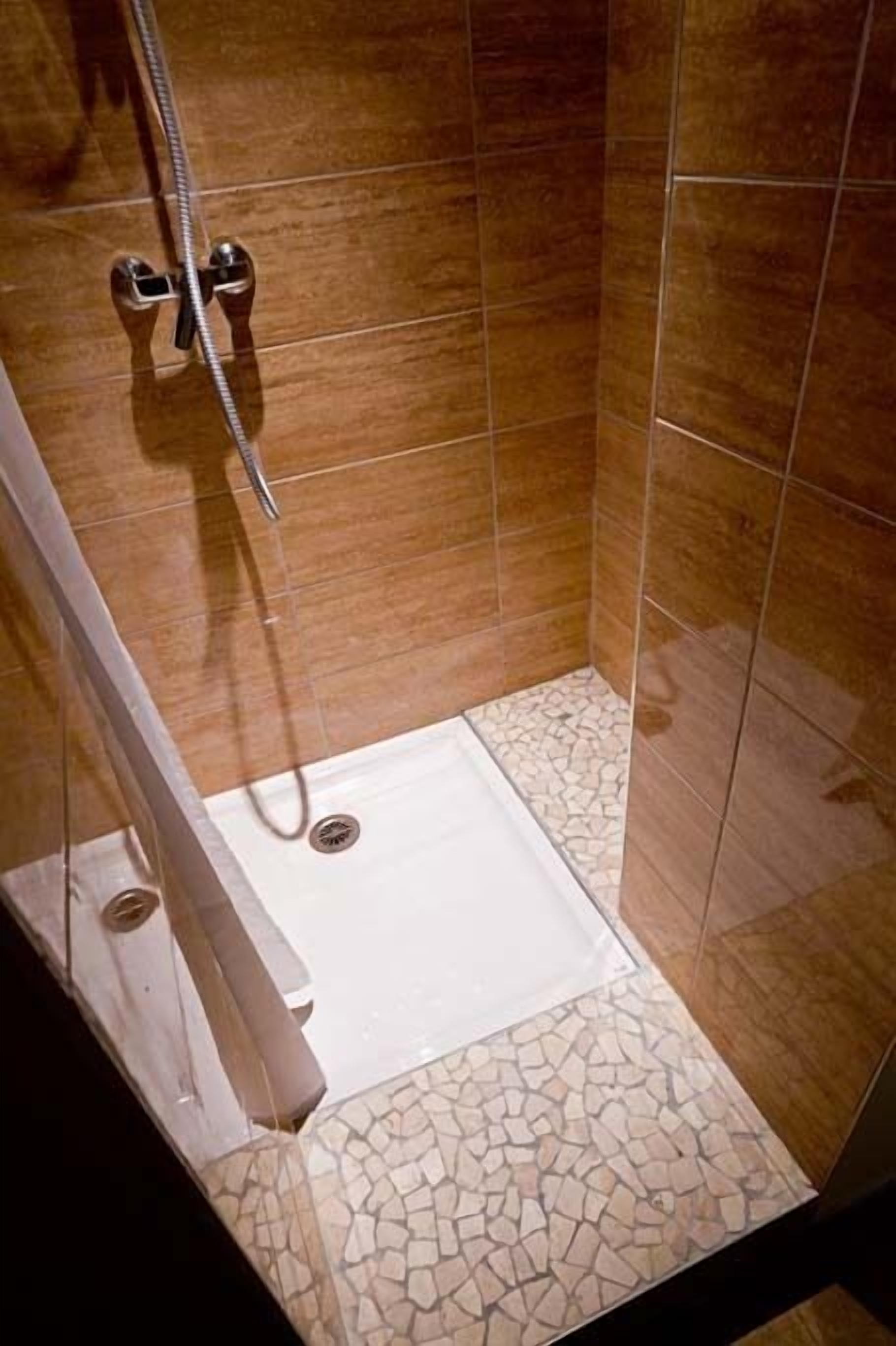 Comfort Double Room Shower,130162478:JPEG